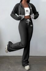 Комплект от три части