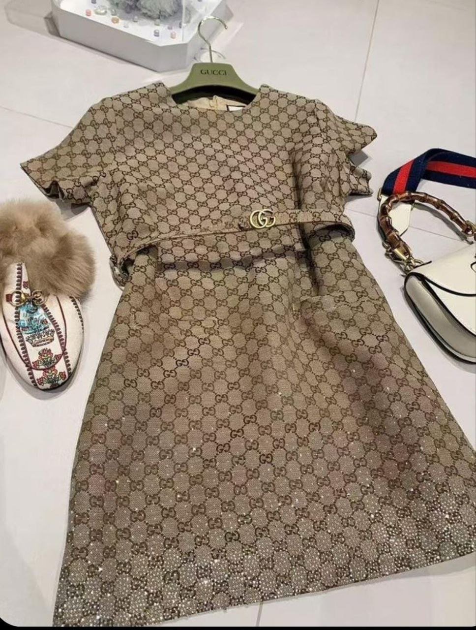 IMG-b8c291e1ef07d55180987512147e3a12-V Луксозна рокля GC - Image 1